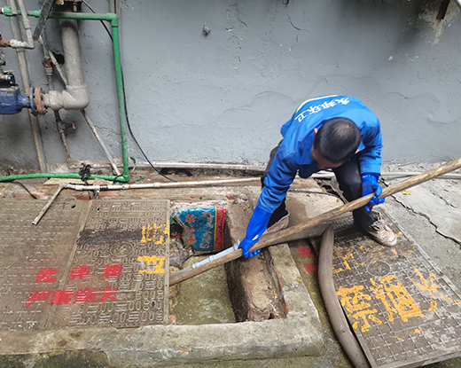 卢龙清掏化粪池