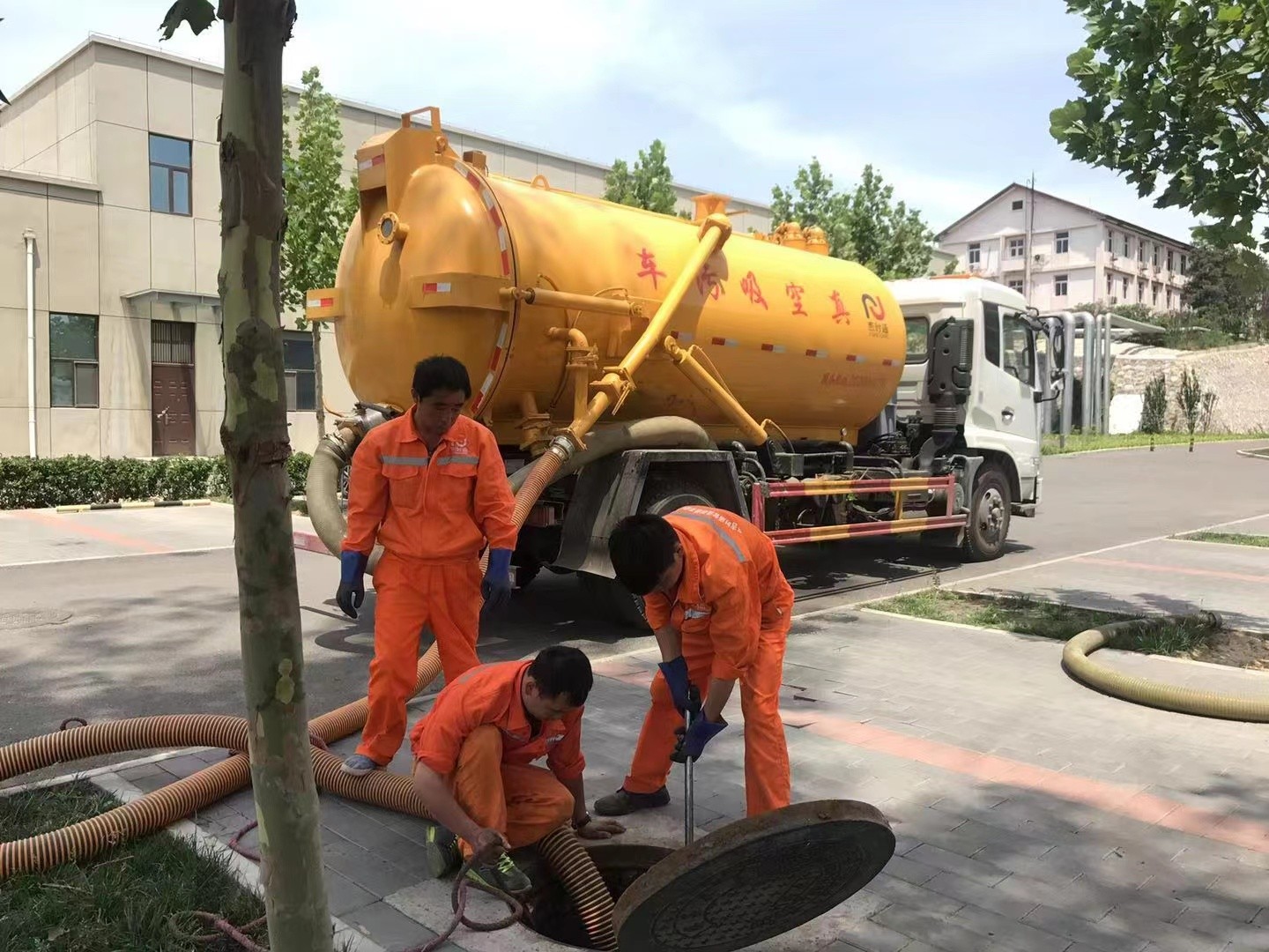 卢龙化粪池清理与5-8吨吸粪车施工效率分析
